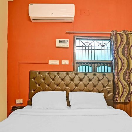 Oyo 7498 Hotel Aparajita Váránaszi Kültér fotó