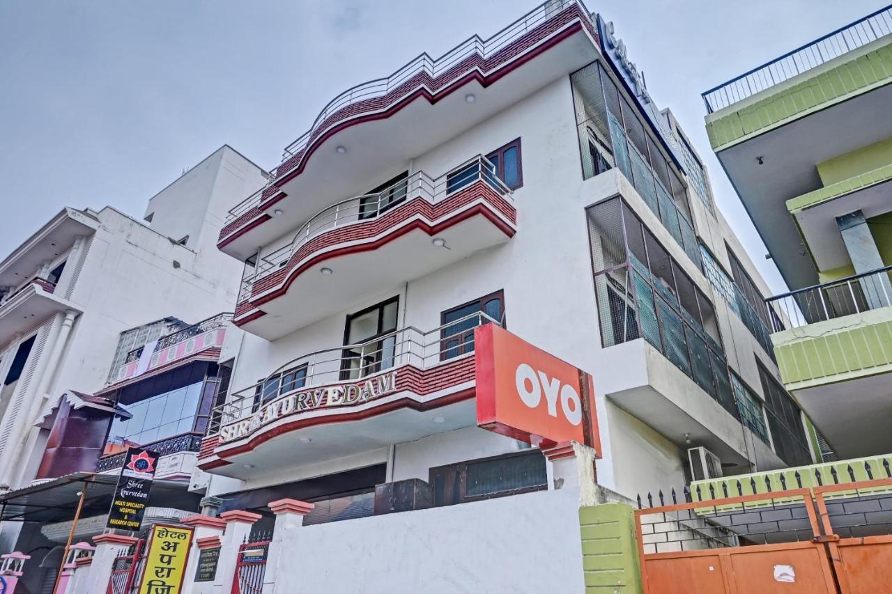 Oyo 7498 Hotel Aparajita Váránaszi Kültér fotó
