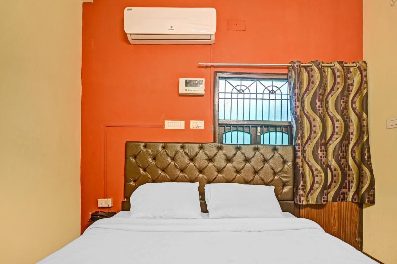 Oyo 7498 Hotel Aparajita Váránaszi Kültér fotó