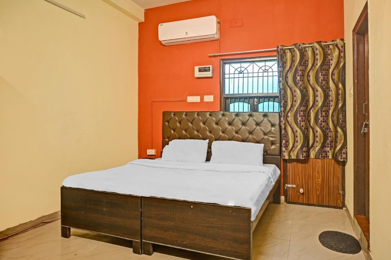 Oyo 7498 Hotel Aparajita Váránaszi Kültér fotó
