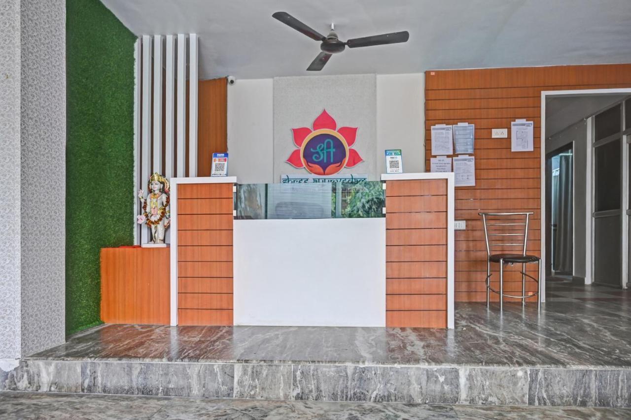 Oyo 7498 Hotel Aparajita Váránaszi Kültér fotó