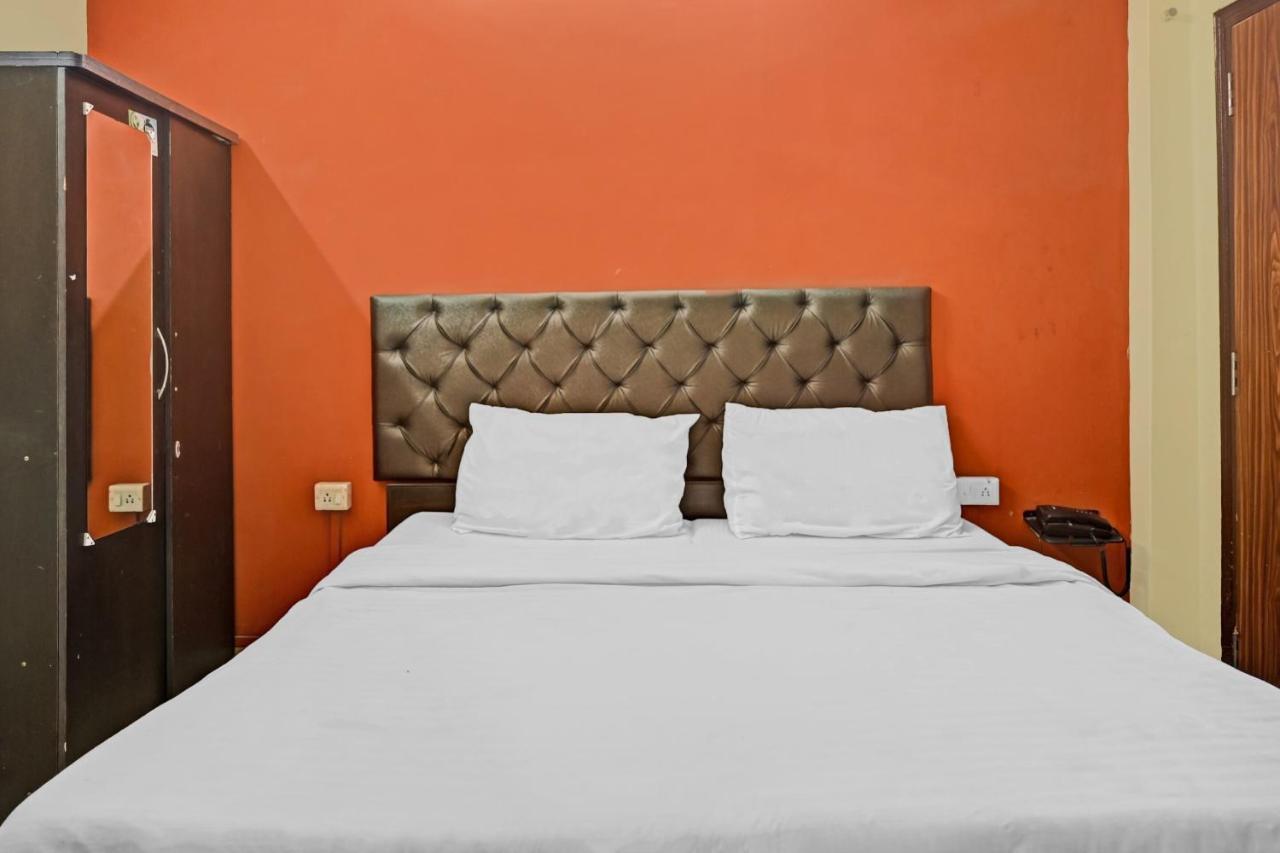 Oyo 7498 Hotel Aparajita Váránaszi Kültér fotó
