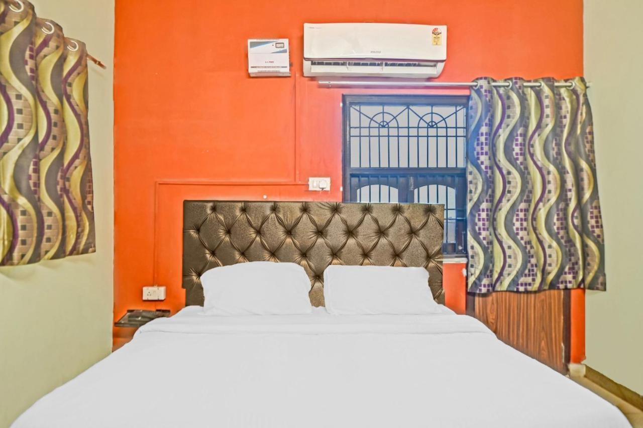 Oyo 7498 Hotel Aparajita Váránaszi Kültér fotó