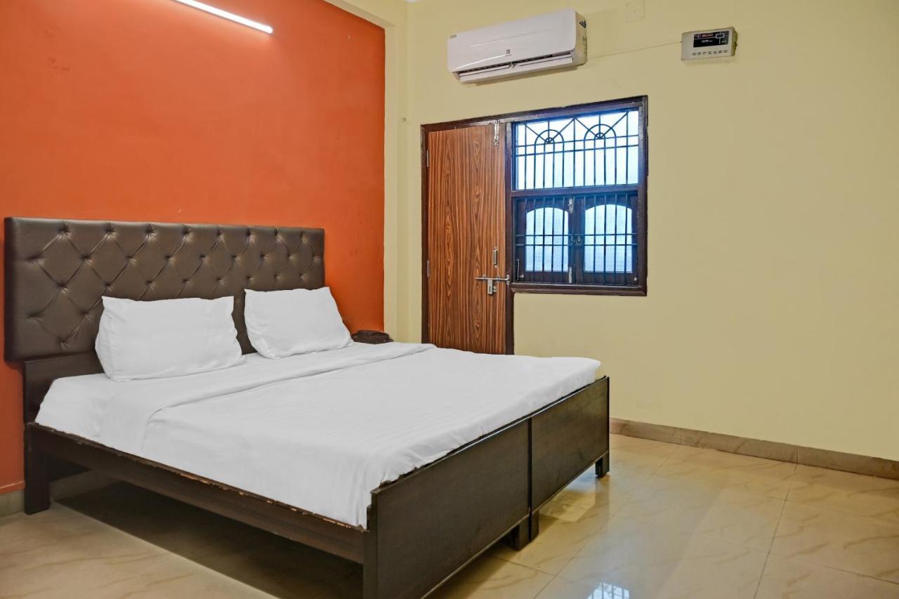 Oyo 7498 Hotel Aparajita Váránaszi Kültér fotó
