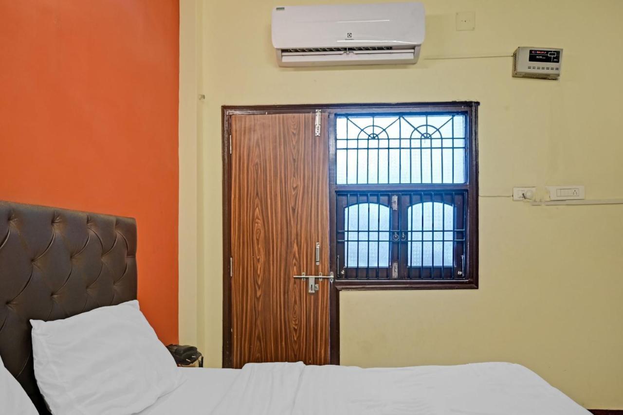 Oyo 7498 Hotel Aparajita Váránaszi Kültér fotó
