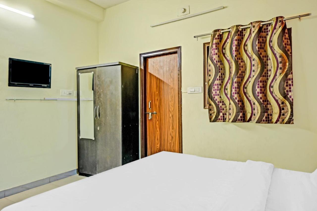 Oyo 7498 Hotel Aparajita Váránaszi Kültér fotó