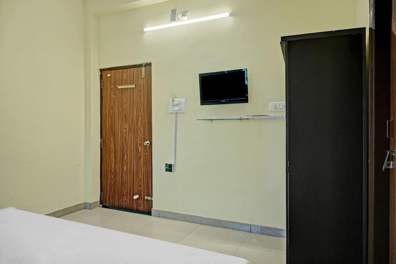 Oyo 7498 Hotel Aparajita Váránaszi Kültér fotó
